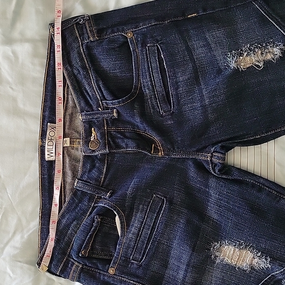 Barely worn distress jeans - Picture 9 of 9